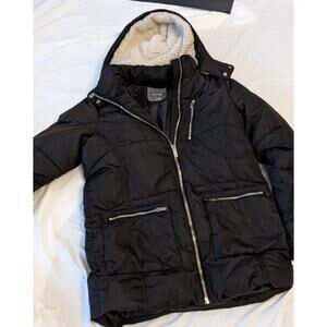 Puffer Jacket Women Small Black Silver-Zippers Sherpa‎ Hood. Small flaws
